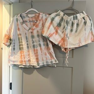 TIEDYE SHORTS SET - shorts and v neck tee